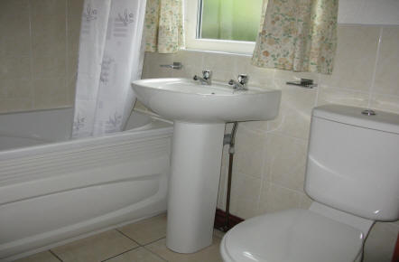 University Student Accommodation 3 bed house in Lancaster Bathroom